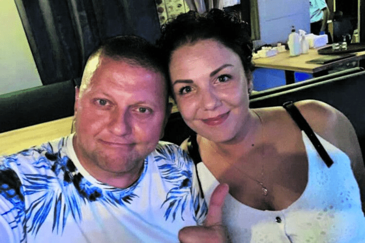 Валерій Залужний поділився рідкісним селфі з дружиною: підписники приголомшені схожістю подружжя ➤ Prozoro.net.ua