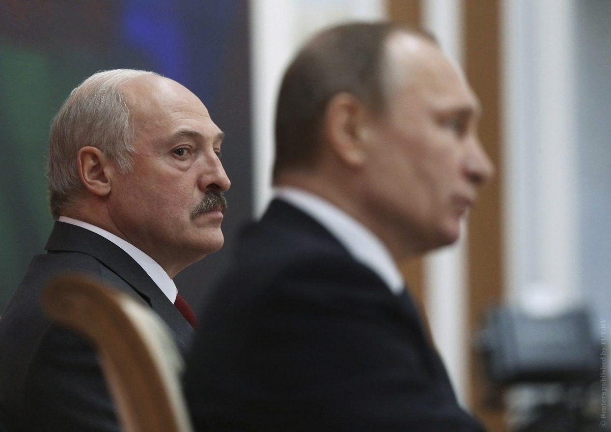 Лукашенко вимагає від Путіна компенсацію: розлад між диктаторами