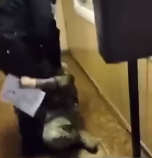 Поліціянт побив військового у столичному райвідділку: відео