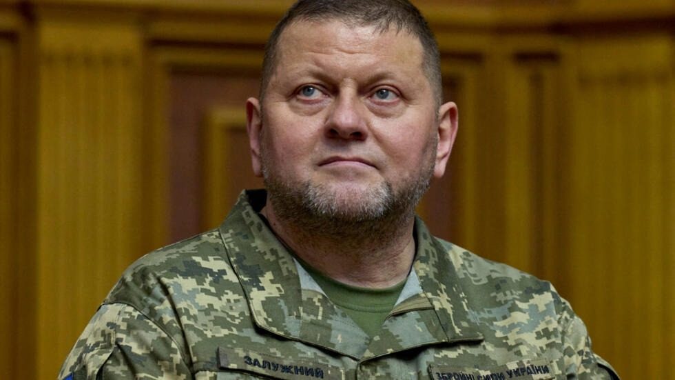 Залужний висловився, що думає про чоловіків, які перебувають за кордоном