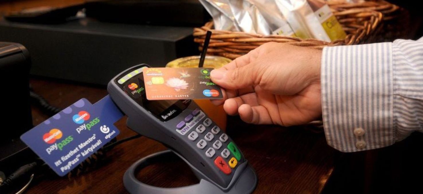Із січня в Україні зміняться правила оплати карткою за продукти