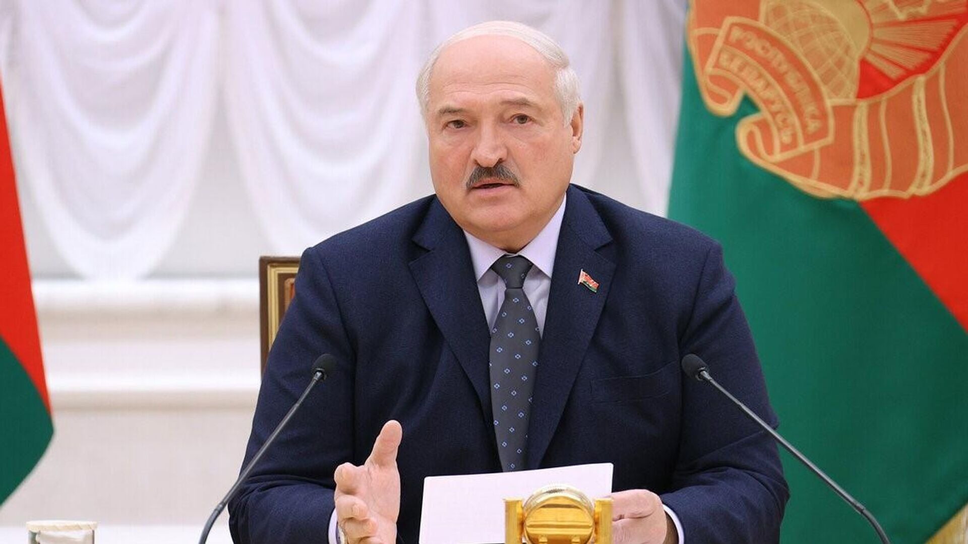 Лукашенко потребовал от Украины начать переговоры в Путиным