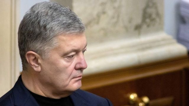Ось що сказав Порошенко прикордонникам, які його не випустили