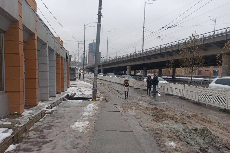 Земля проваливается: будут ли закрывать в Киеве метро
