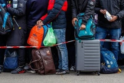 Поток беженцев в Европу возрос: в какие страны уезжают украинцы