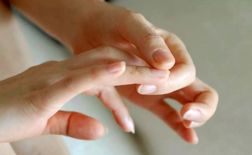 Просто подивіться на свої руки: названо ранній симптом раку ➤ Prozoro.net.ua