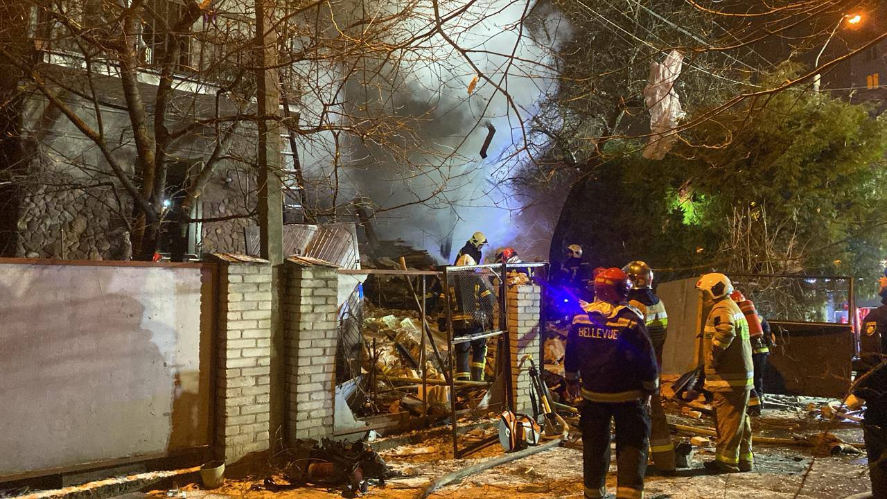 Взрыв в доме Львова привел к жертвам: что известно