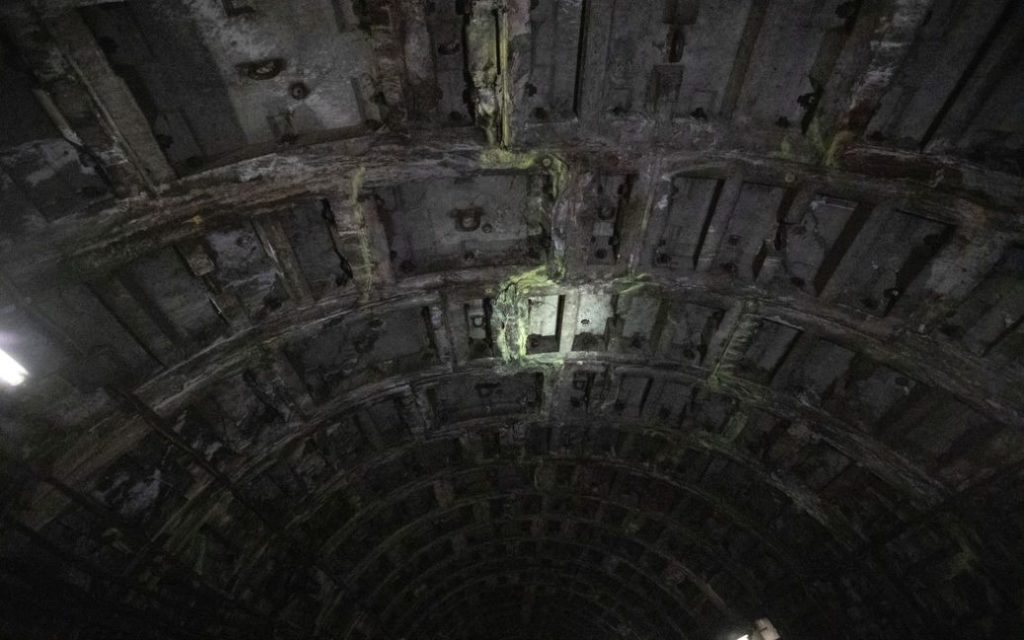 Зупинка потягів на синій гілці метро у Києві: всі подробиці та фото