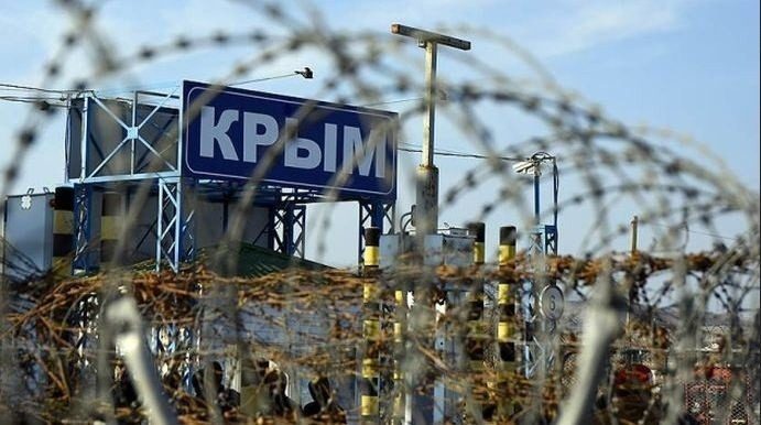 В Крыму диверсантки отравили 46 военных и, остреливаясь, бежали