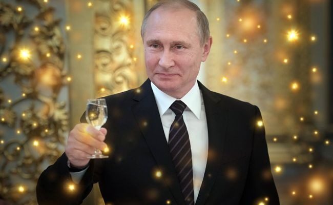 У Путіна під час звернення підборіддя “відклеїлося” (відео)