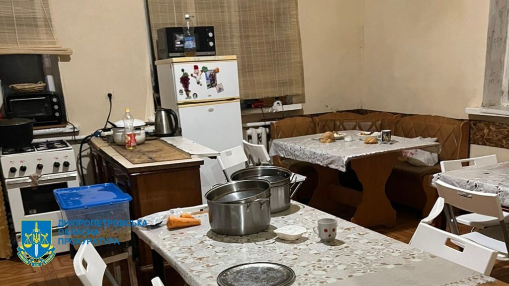 У Дніпрі в трудовому рабстві утримували 50 людей 5 У Дніпрі в трудовому рабстві утримували 50 людей