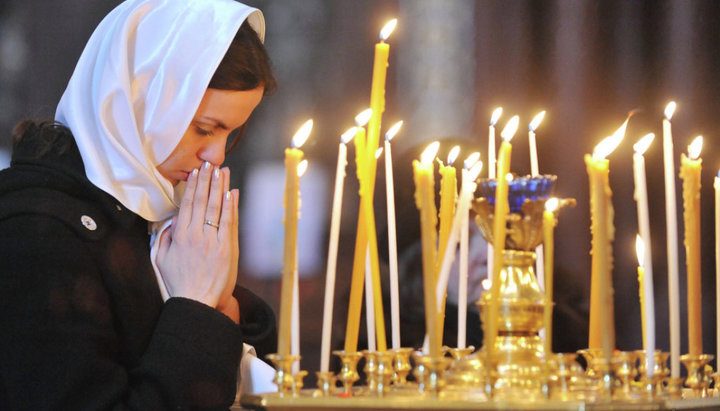 Чи можна жінкам ходити до церкви без хустки 