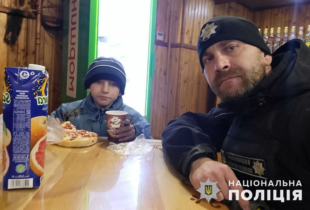 9-річний хлопчик з Бахмута став свідком загибелі матері й батька: фото 3 9-річний хлопчик з Бахмута став свідком загибелі матері й батька: фото