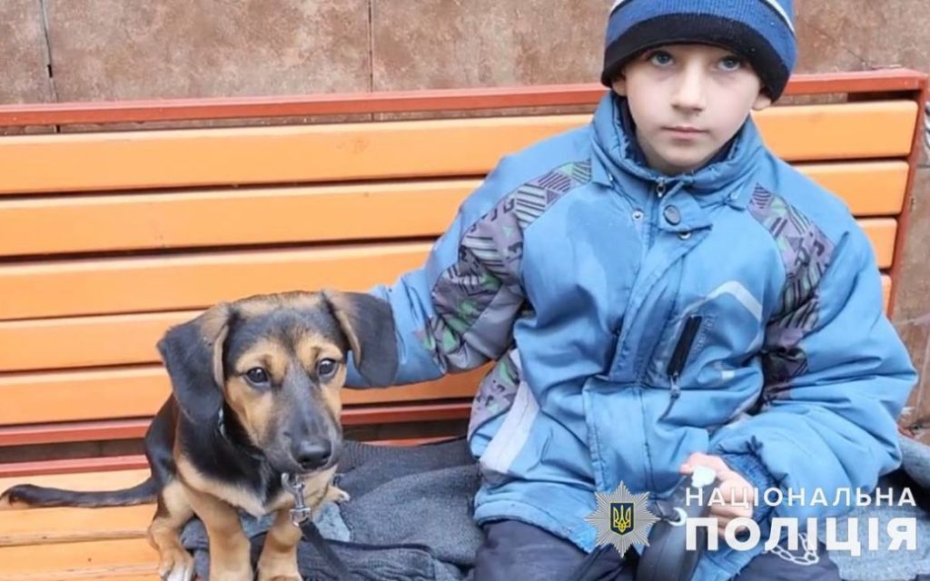 9-річний хлопчик з Бахмута став свідком загибелі матері й батька: фото 6 9-річний хлопчик з Бахмута став свідком загибелі матері й батька: фото