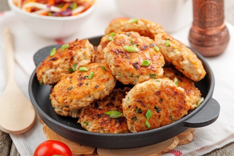 Нереально вкусные котлетки из курицы: важное действие с луком ➤ Prozoro.net.ua