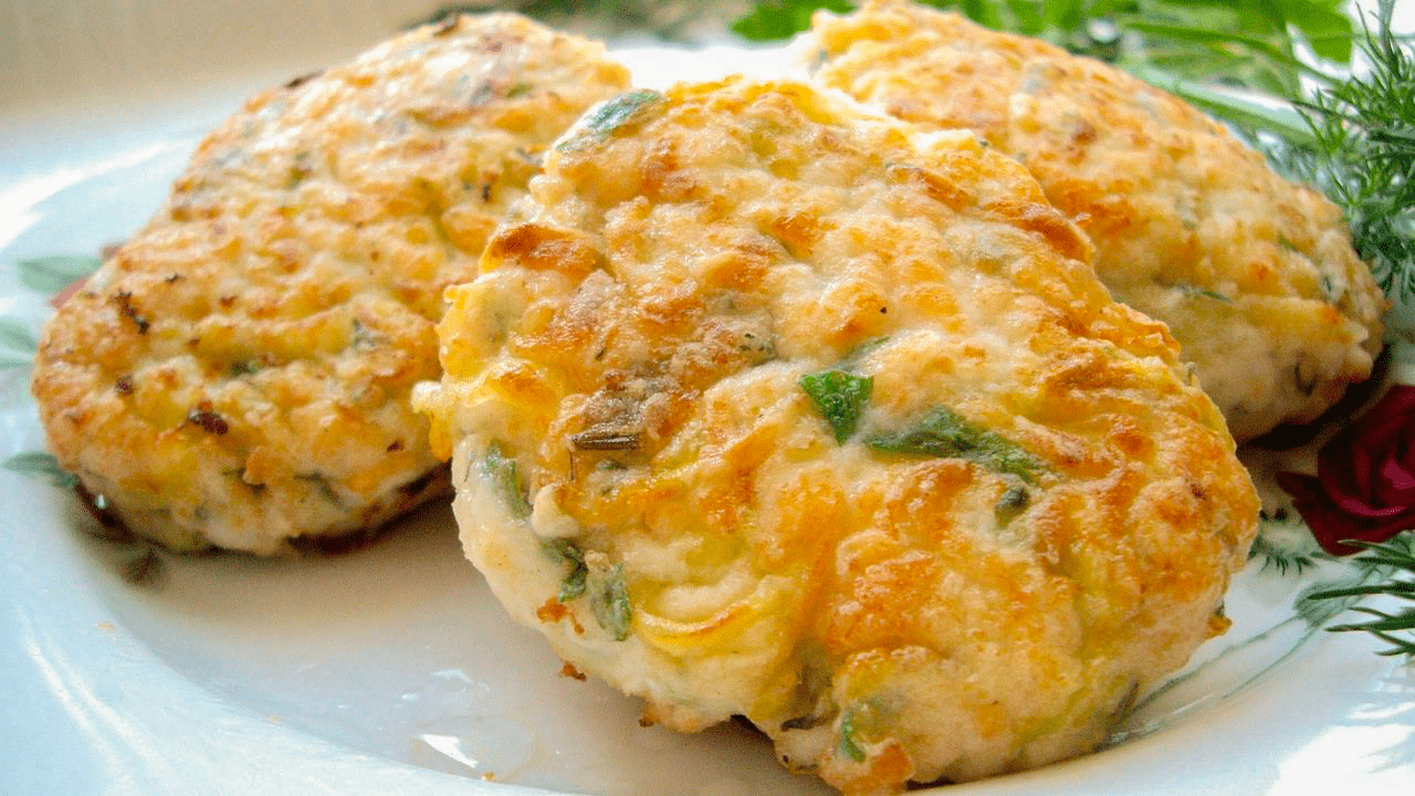 Нереально вкусные котлетки из курицы: важное действие с луком