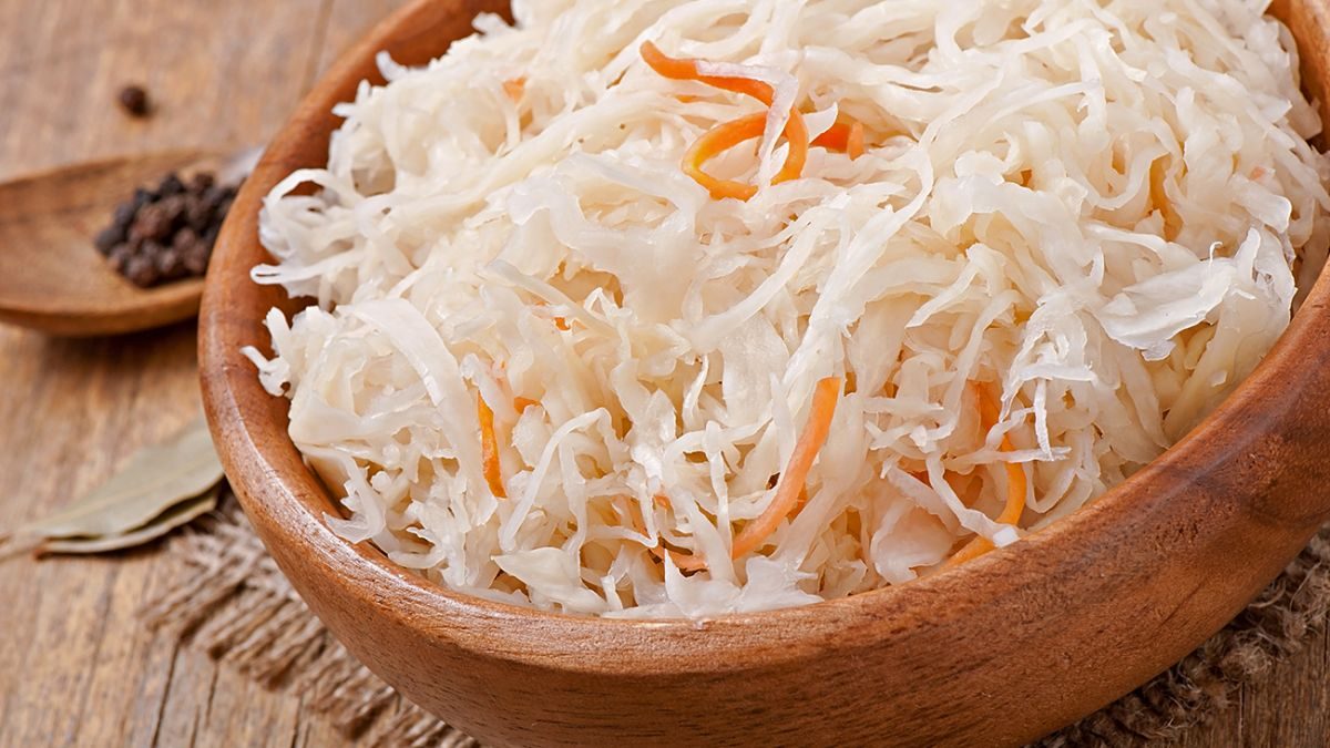 Зроблять квашену капусту шкідливою: які продукти не можна додавати