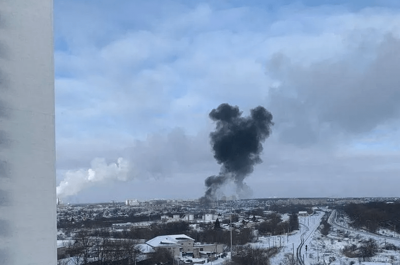 У двох російських областях – нові вибухи: під ударом була нафтобаза (фото)