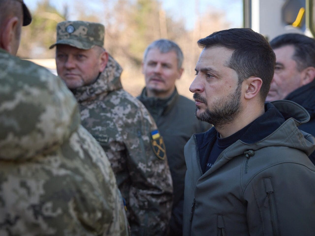 Кому из политиков и военных больше всего доверяют украинцы: опрос