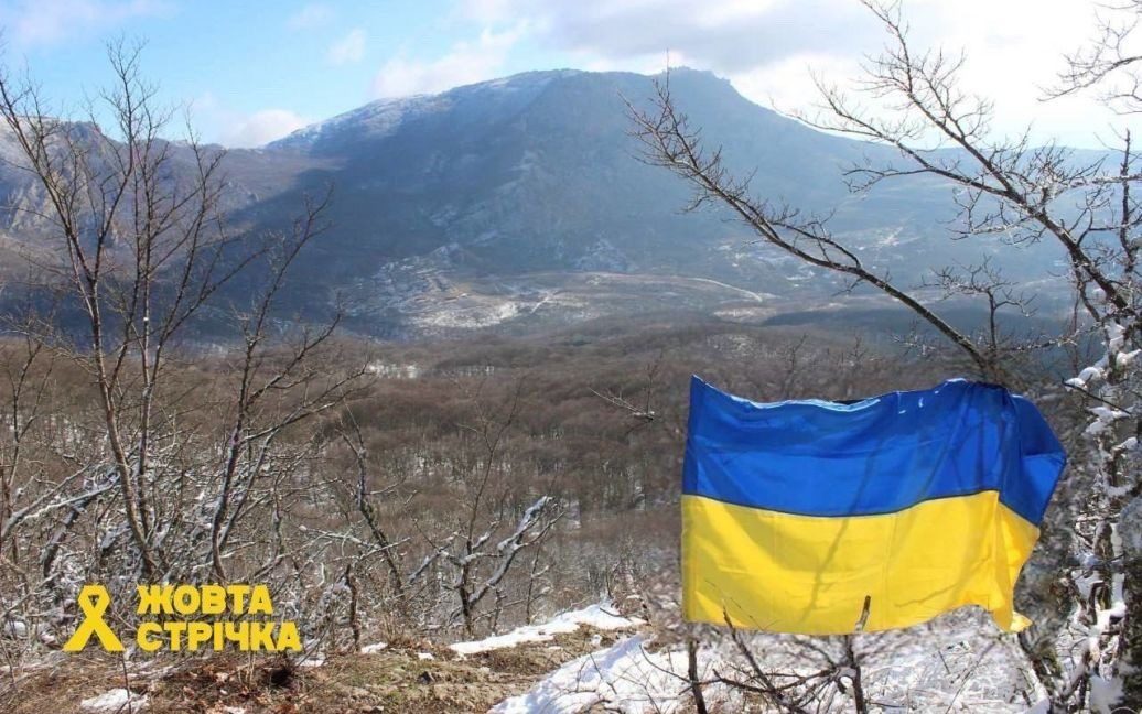 В Крыму взвился украинский флаг (фото)