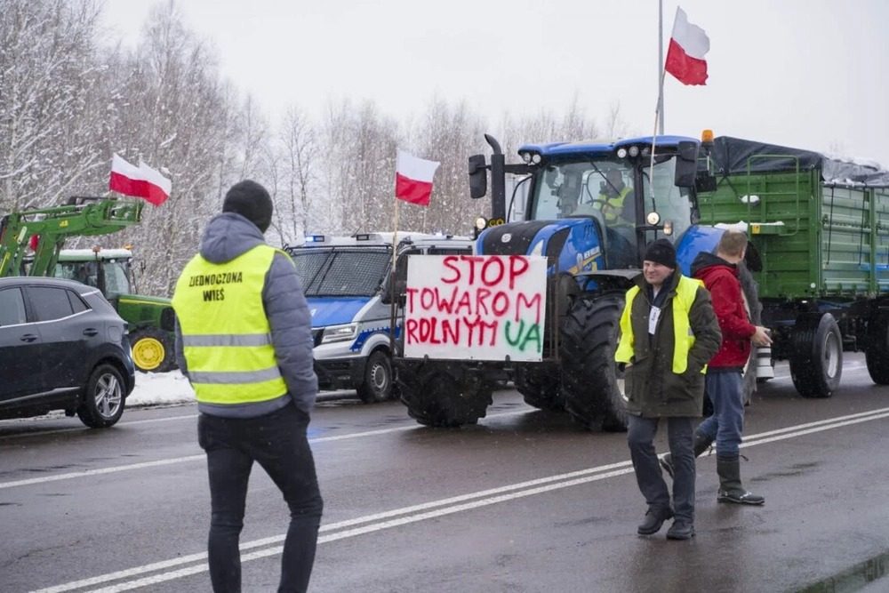 Генконсул Польши во Львове попросила прощения у украинцев