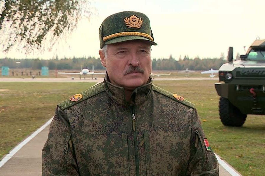 Лукашенко призвал белорусов готовиться к войне