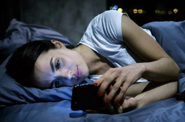 Дочка роками відправляла СМС на номер покійного батька та отримала відповідь