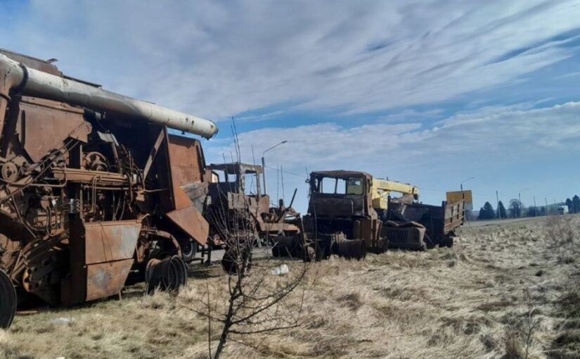 Фермери привезли знищену росіянами техніку до кордону з Польщею: фото ➤ Prozoro.net.ua