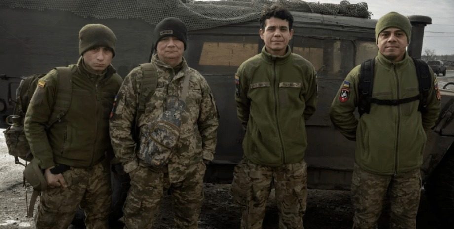 Воювати за Україну масово їдуть сотні солдатів з Колумбії: чому
