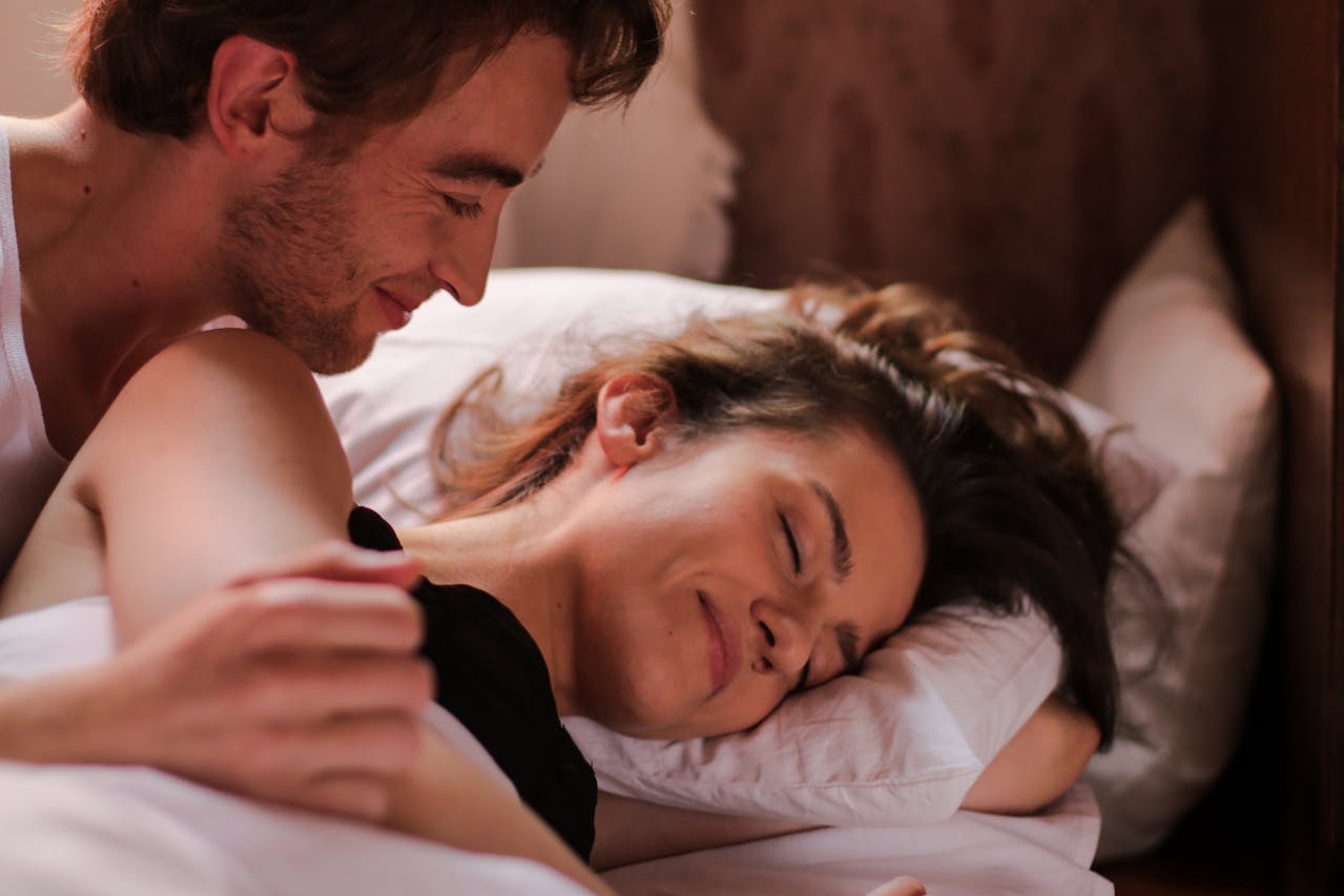 З якого боку від чоловіка має спати жінка, щоб було щастя ➤ Prozoro.net.ua
