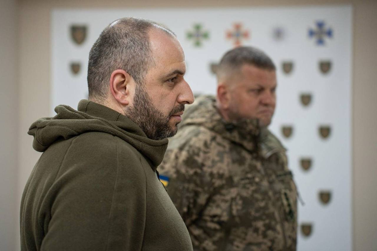 Залужний, Зеленський та Умєров повідомили про зміну керівництва ЗСУ