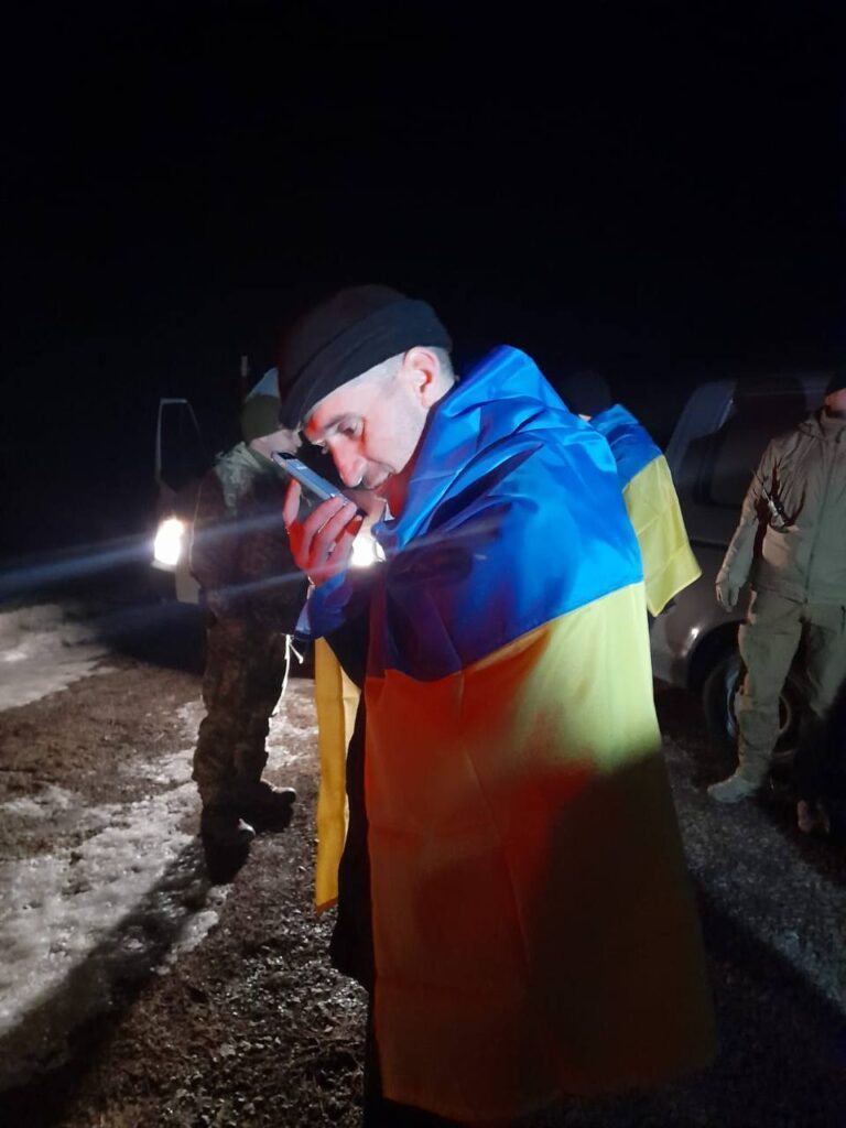 Україна повернула ще 100 захисників: фото та відео 
