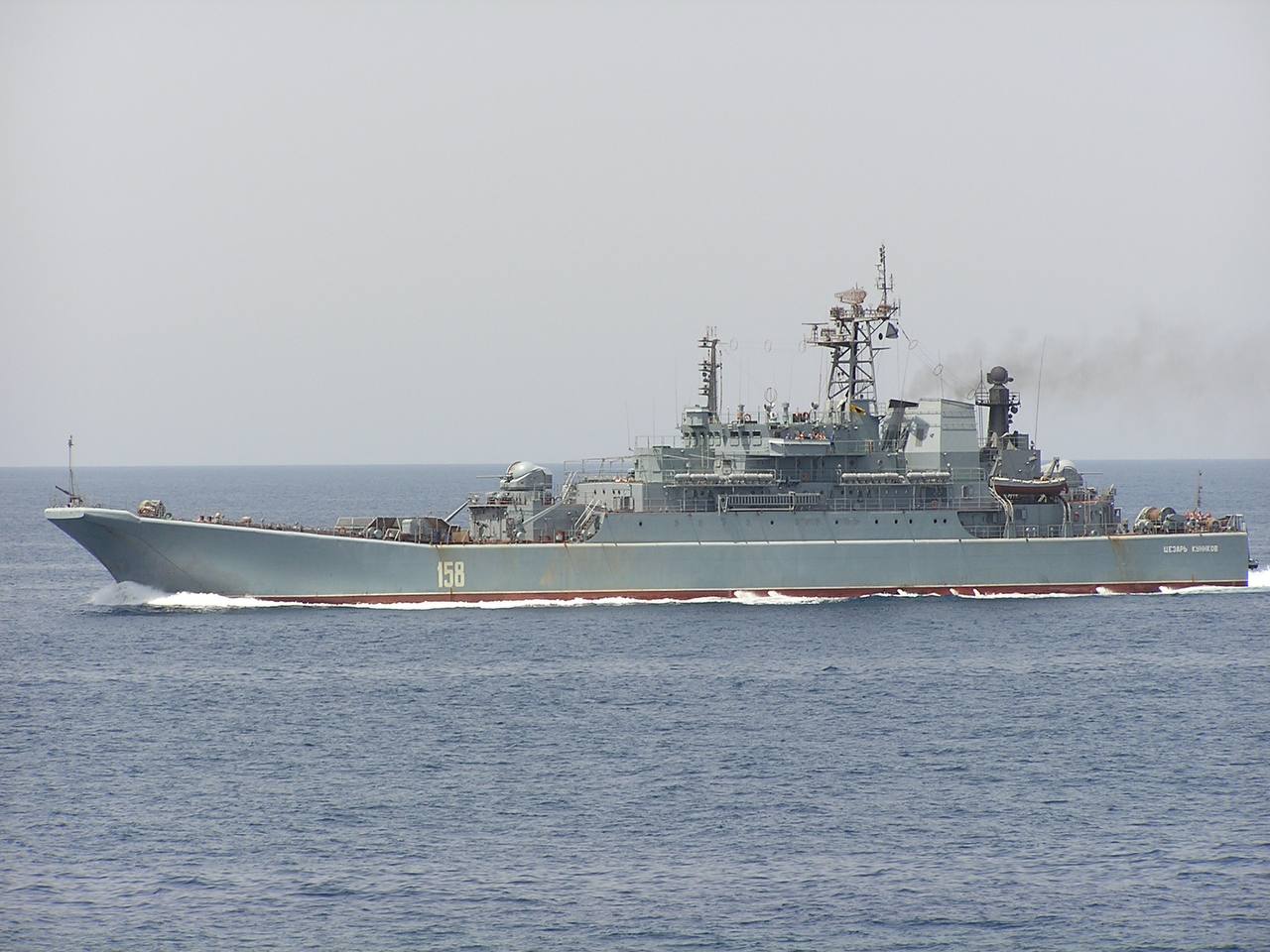 Розвідка показала ліквідацію десантного корабля окупантів “Цезар Куніков” в Криму  ➤ Prozoro.net.ua