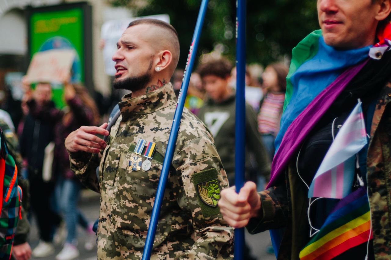 Філарет вирішив забрати нагороду у військового-гея