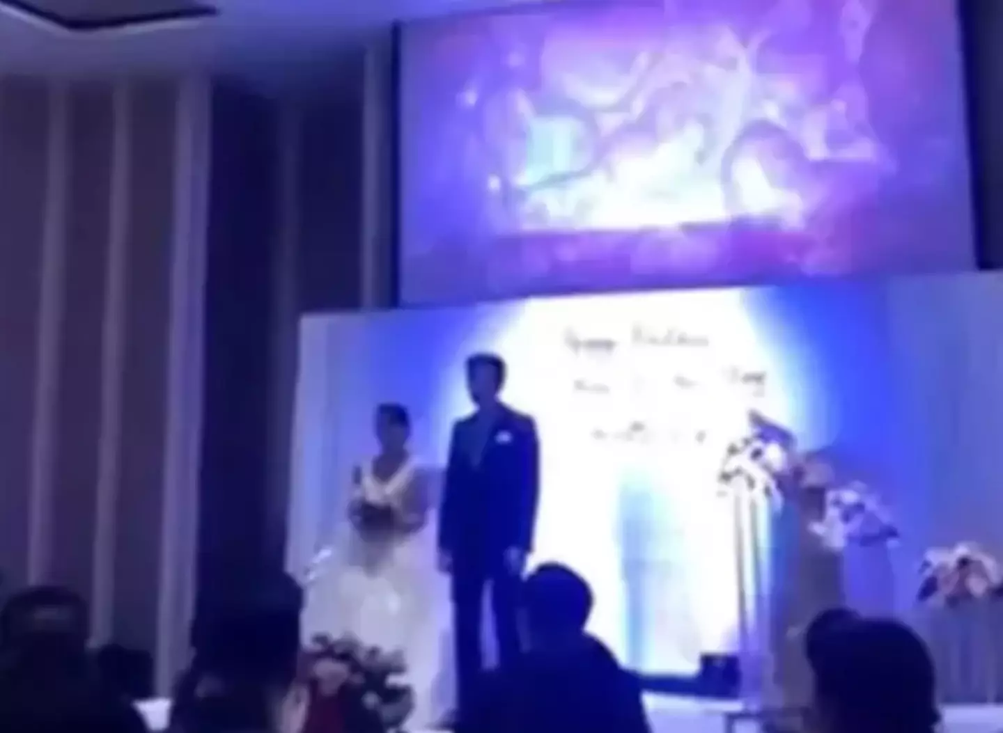 Наречений на весіллі показав відео зради коханої з чоловіком вагітної сестри