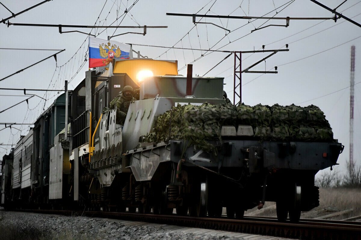 На Донбасі помітили 30-кілометровий потяг із двох тисяч вагонів