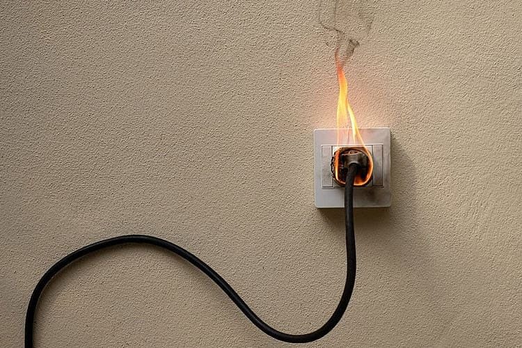 Что делать, если горит проводка: как обезопасить себя и жилье ➤ Prozoro.net.ua