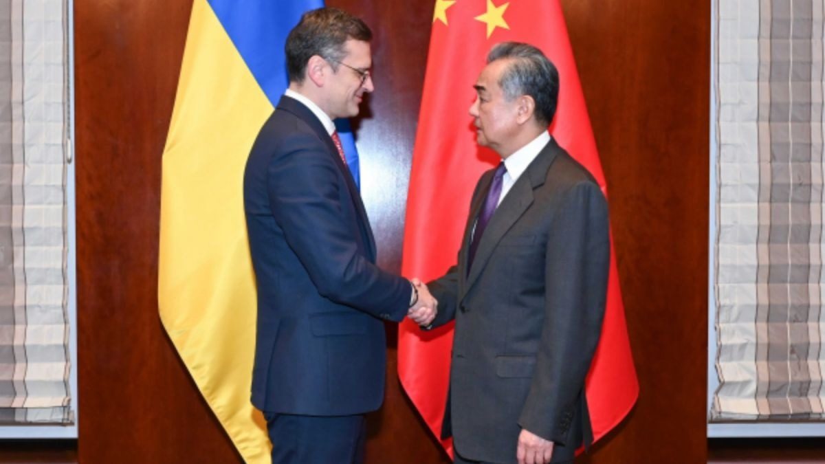 Китай не «останется в стороне»: Ван И высказался о войне в Украине
