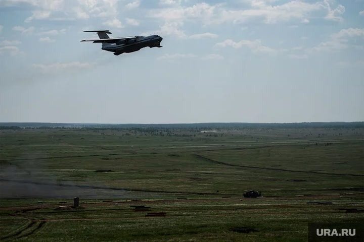 Ось хто міг бути на борту Іл-76, який впав у РФ
