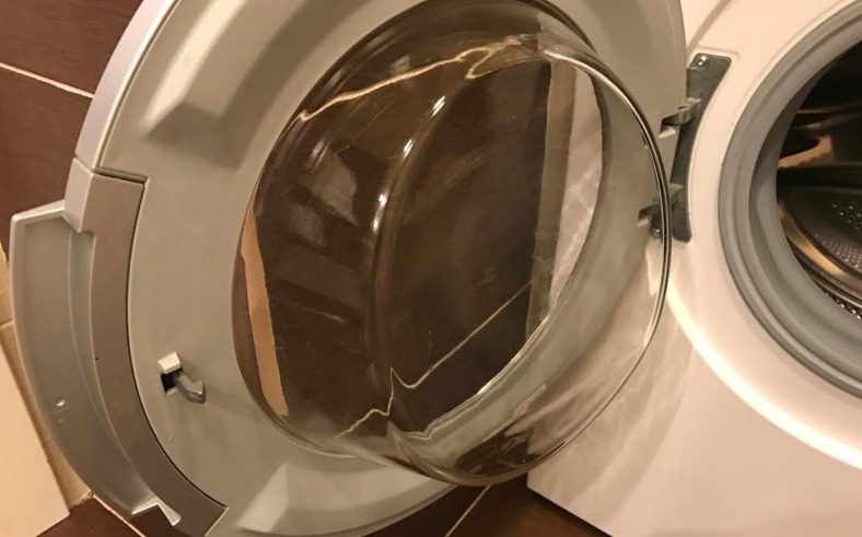 Чому не можна залишати пральну машинку з відкритими дверцятами