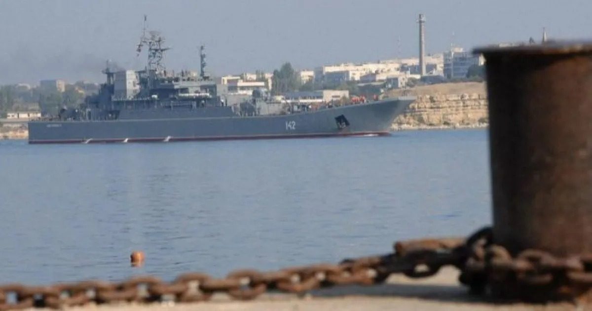 В водах Испании “потерялись” десантные корабли РФ, – Минобороны