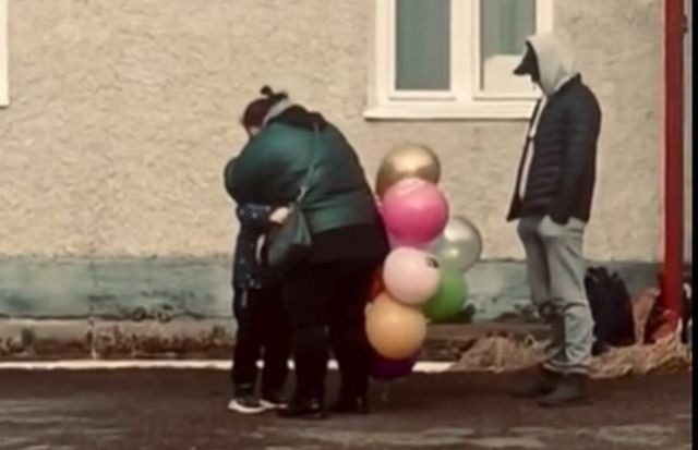 Мама приїхала на День народження сина прямо з передової (відео)