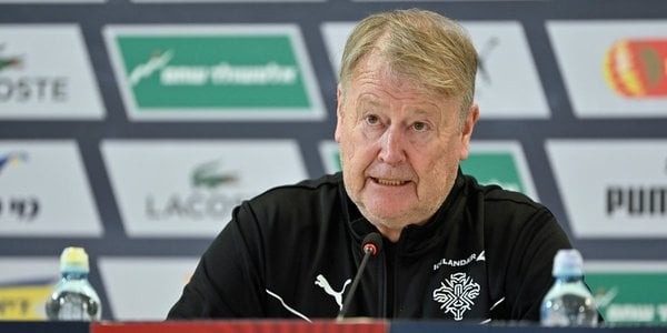 Тренер сборной Исландии назвал причину поражения от Украины