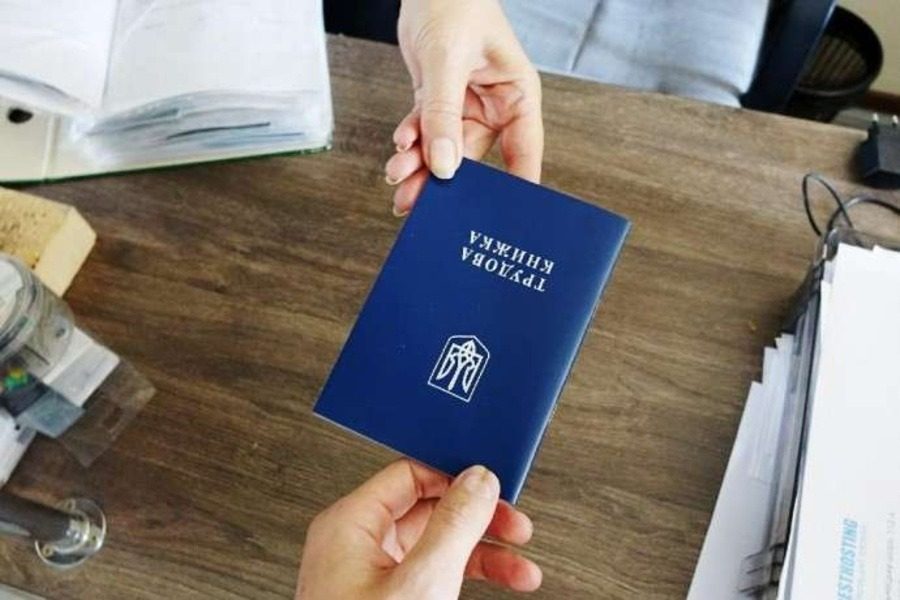 Роками не працювали, а стаж буде: ПФУ розповів, кому пощастить