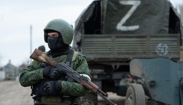 Окупанти почали боятися “z-символіку” та позбуваються її