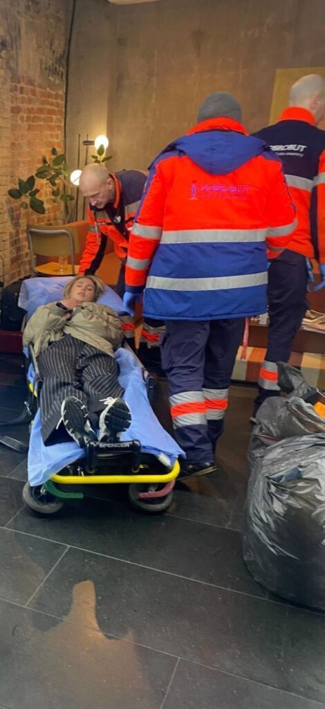 У 29-річної блогерки стався інсульт посеред вебінару: її забрали в реанімацію