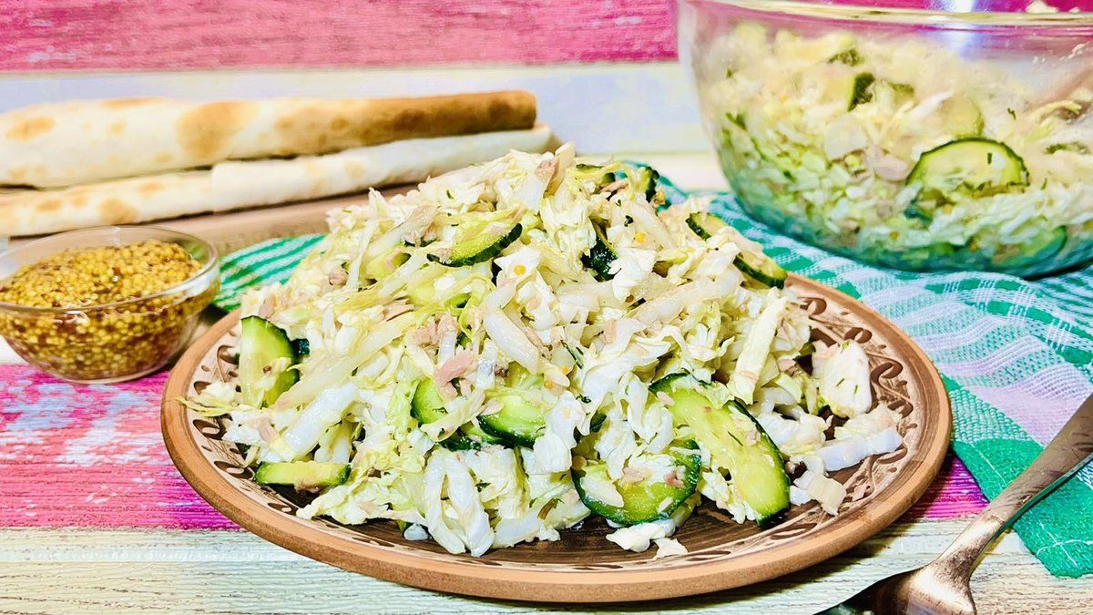 Рецепт легкого салату з пекінської капусти без майонезу на кожен день ➤ Prozoro.net.ua