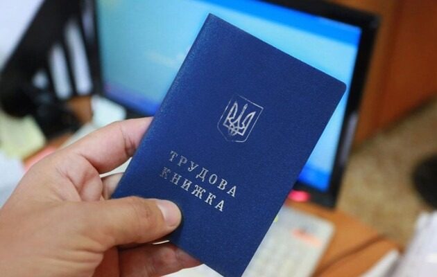 Українці можуть отримати стаж у “подарунок”: хто має право