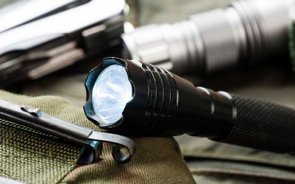 На Київщині виявлено смертельно небезпечні ліхтарики з вибухівкою 