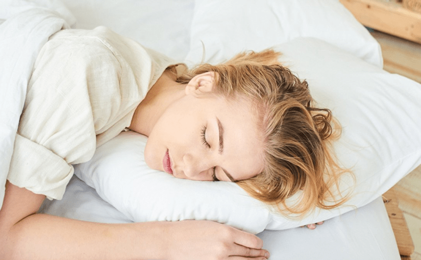 Чи можна лягати на подушку з мокрим волоссям: відповідь фахівців шокує ➤ Prozoro.net.ua